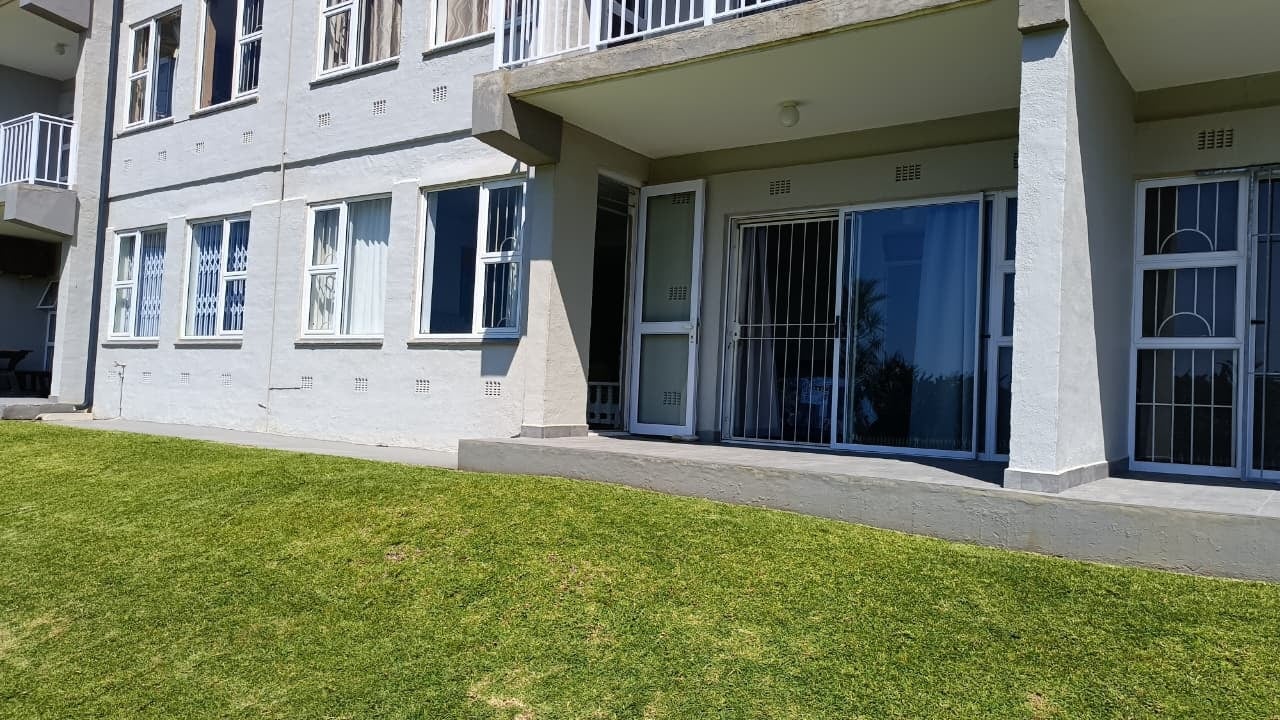 Modern Ground-Floor 2-Bedroom Holiday Apartment – Walking Distance to Uvongo Pier & Beach