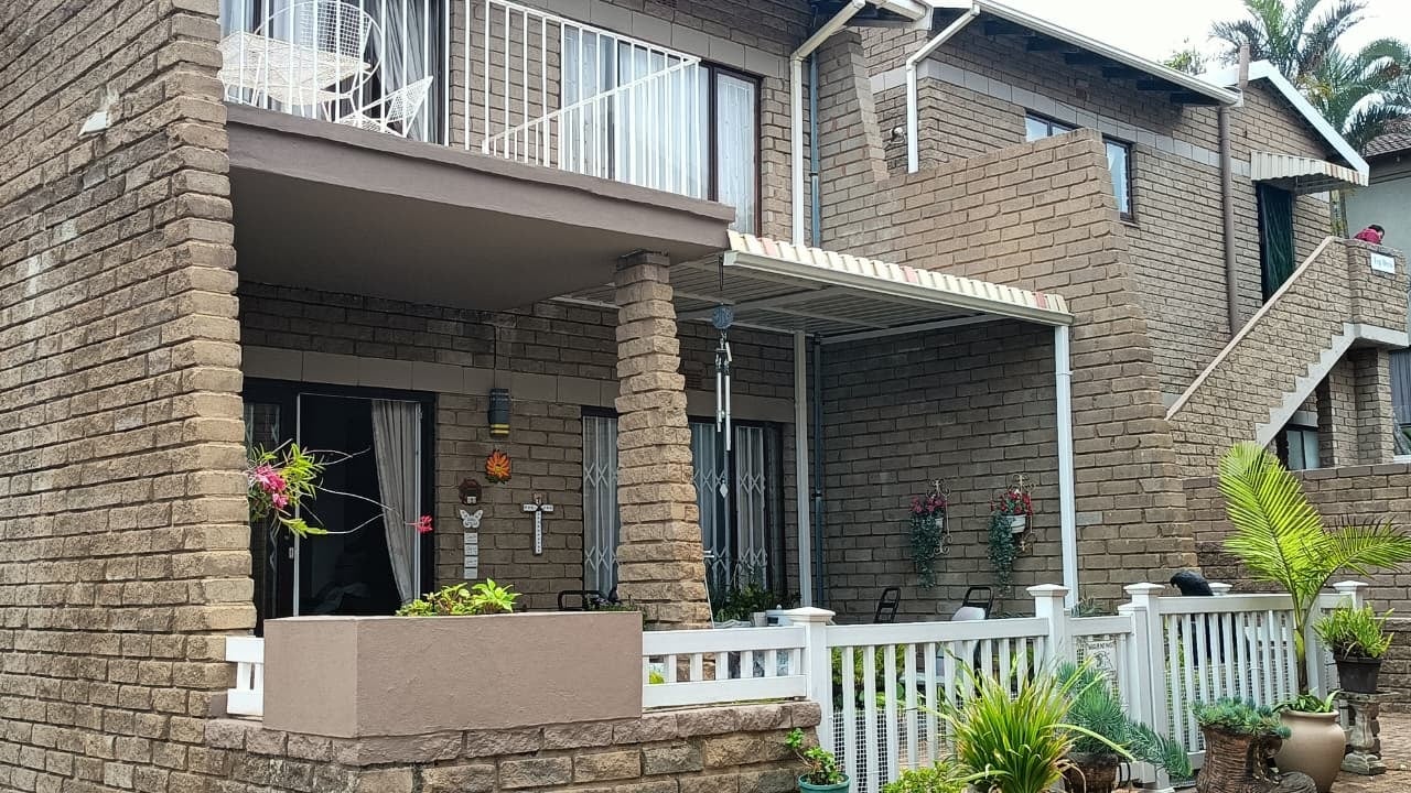 Spacious 3 Bedroom Duplex Apartment – Uvongo