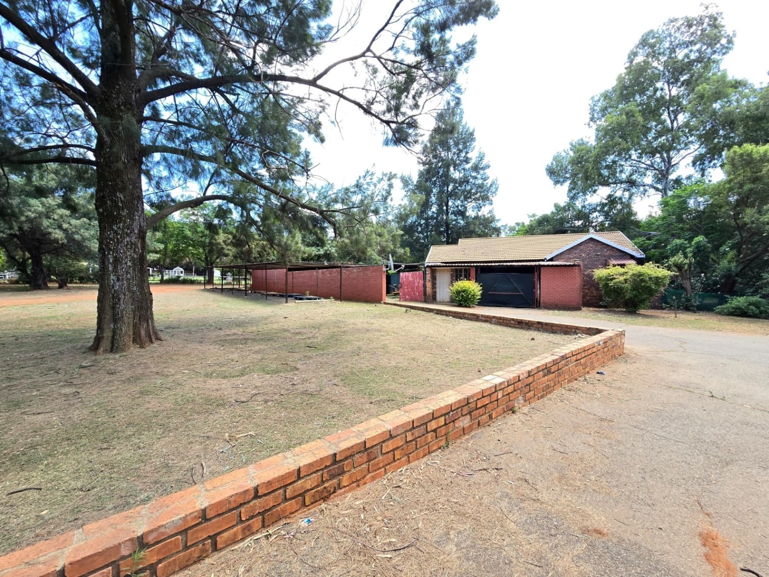 For Sale in Golf View on the R557 Grassmere Road 