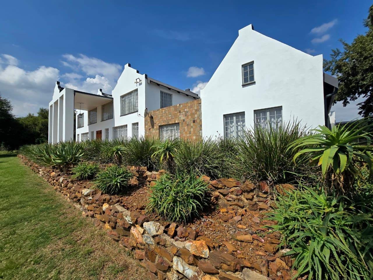 5 Bedroom House For Sale in Drumblade