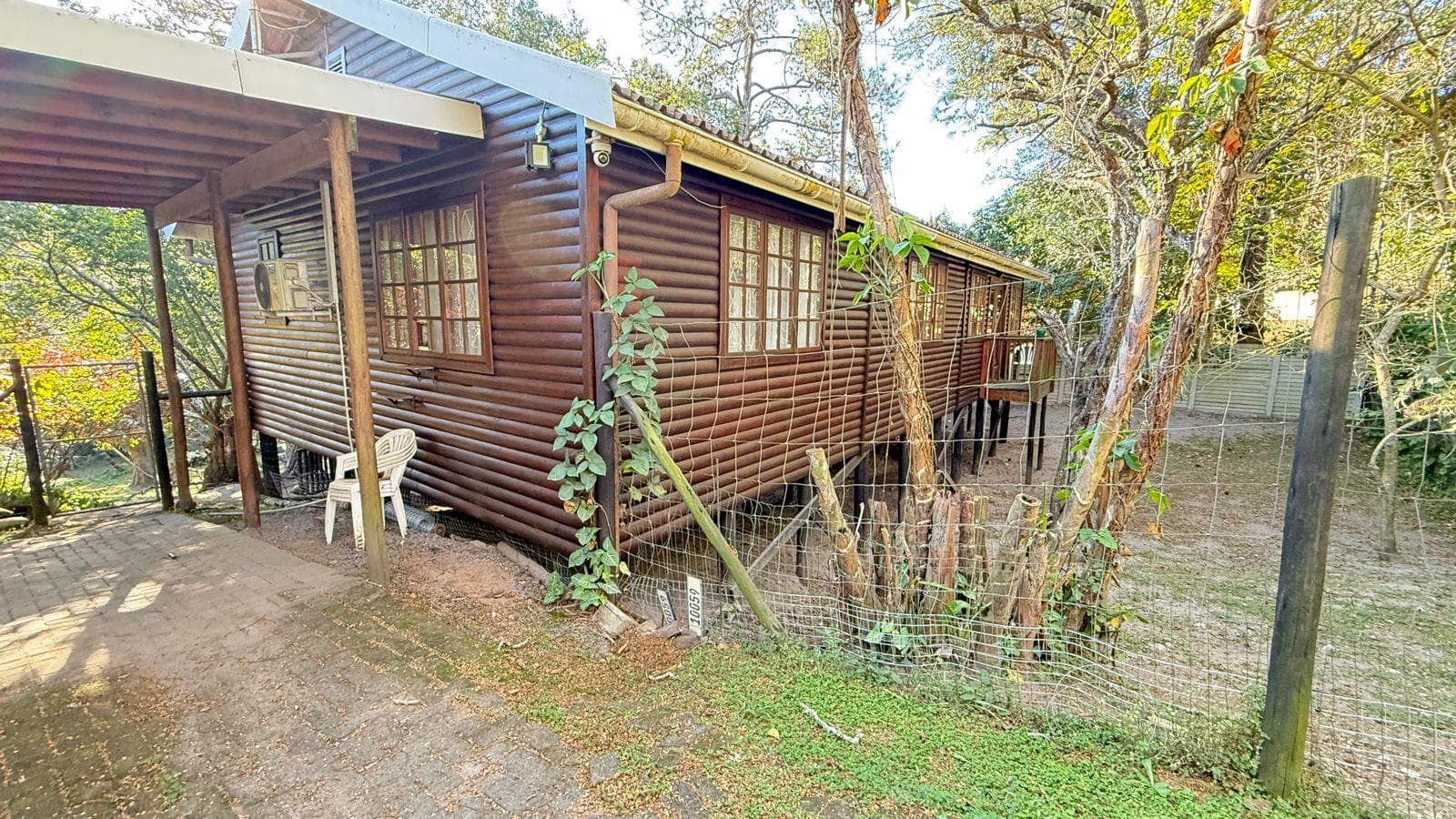 Charming 3-Bed Wooden Home on 1 129m² | Large Deck | Fibre | Uvongo 