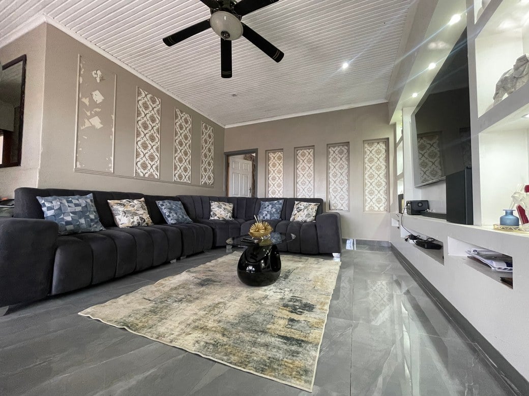 5 Bedroom House for Sale