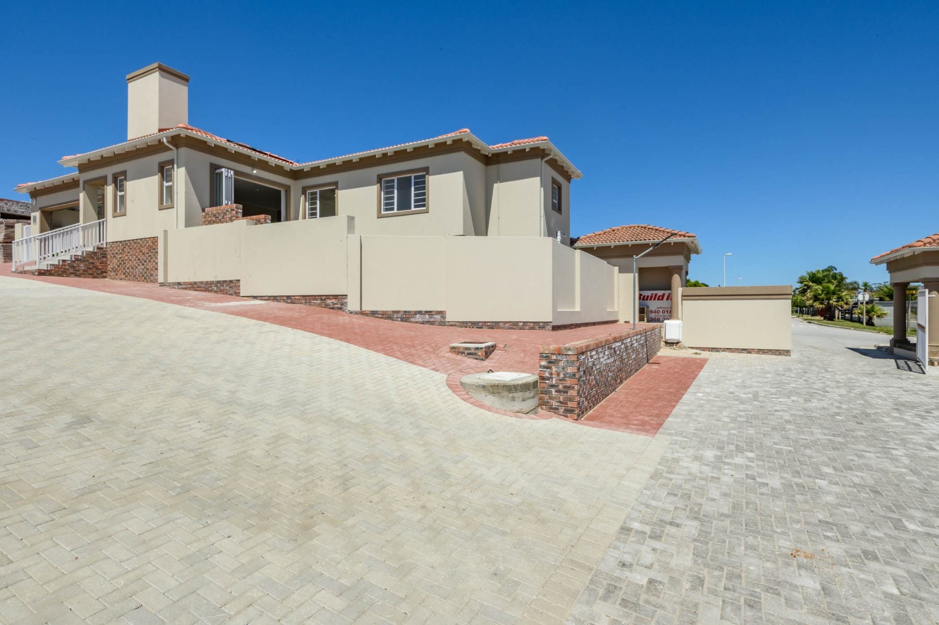 Luxurious 3 Bedroom Home on De Villiers Estate