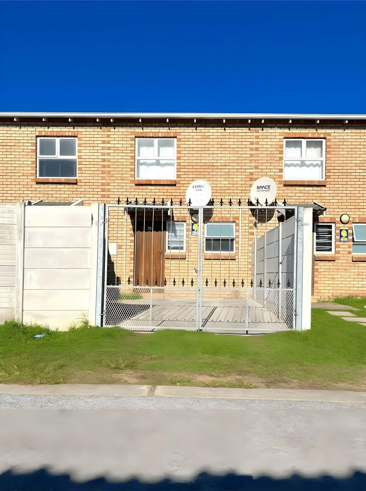 Charming 2-Bedroom Home with Private Garden in Walmer Links