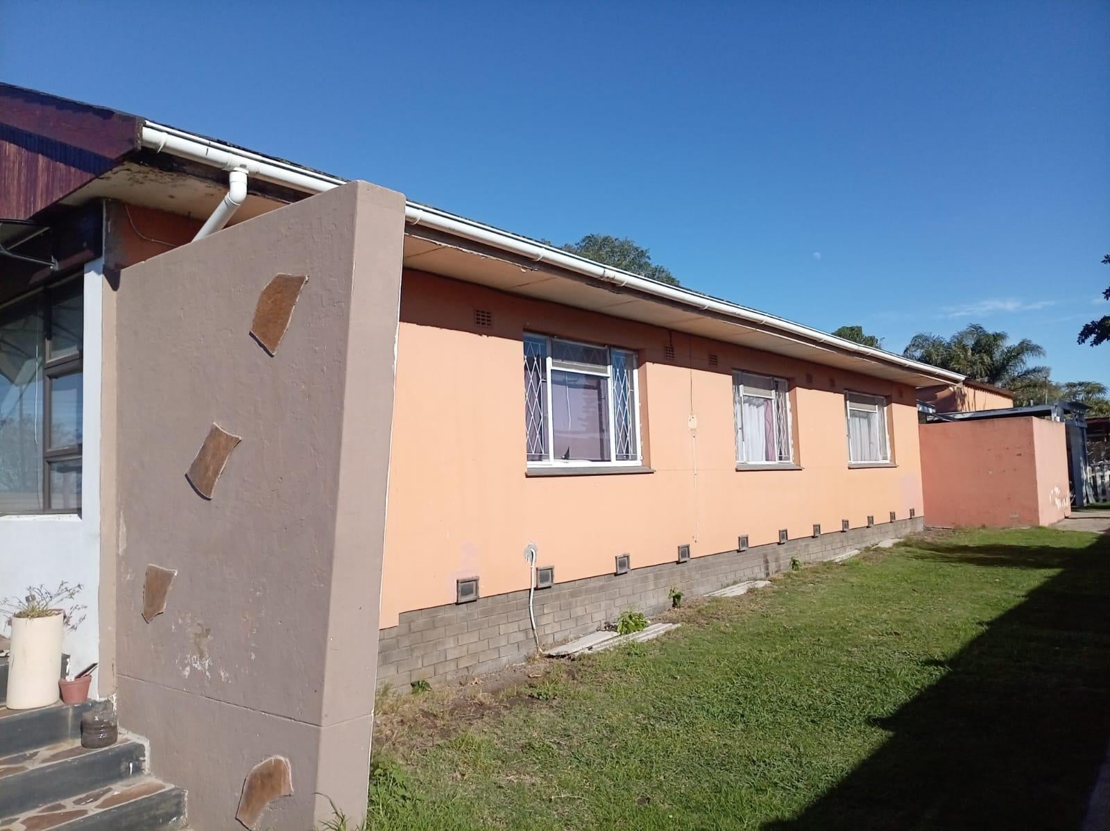 Summerpride Home With 3 Beds, 2 Baths