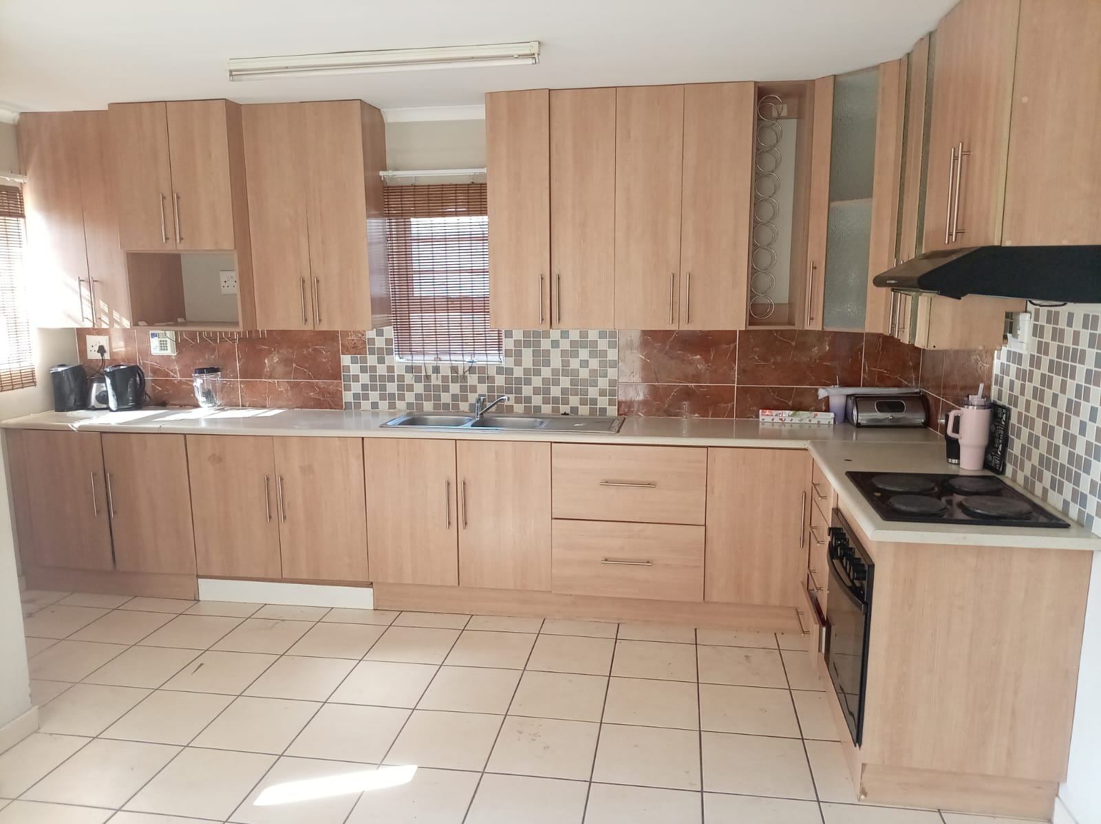 3 Bedroom, 2 Bathroom Townhouse in Amalinda