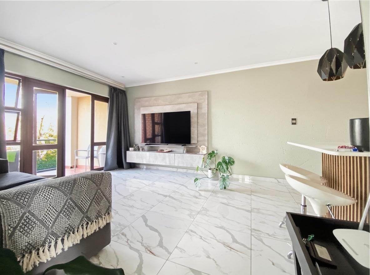 Newly Renovated 2 bedrooom Flatlet