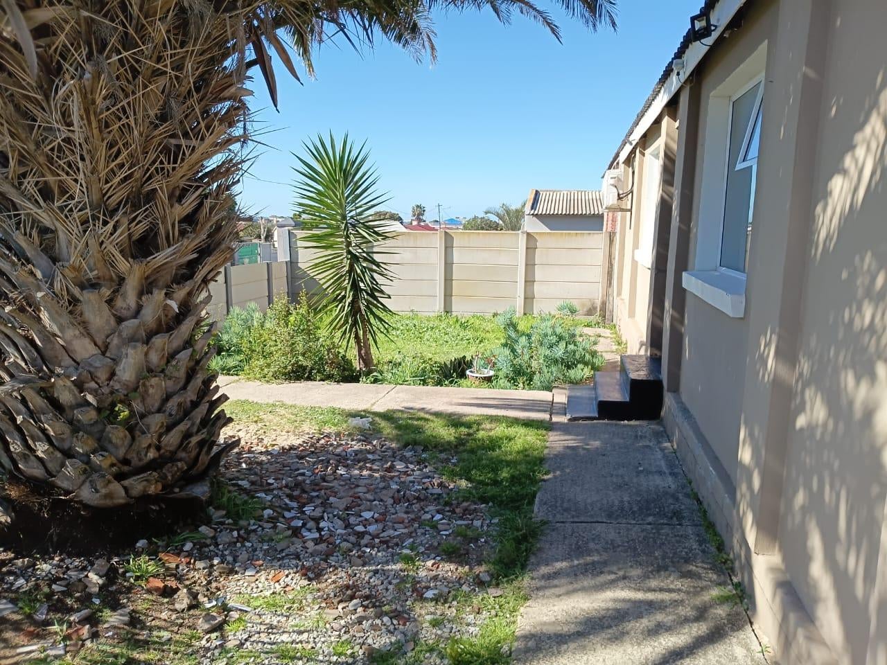 Spacious Family Living with the Added Bonus of a Flatlet – Cradock Place, Algoa Park