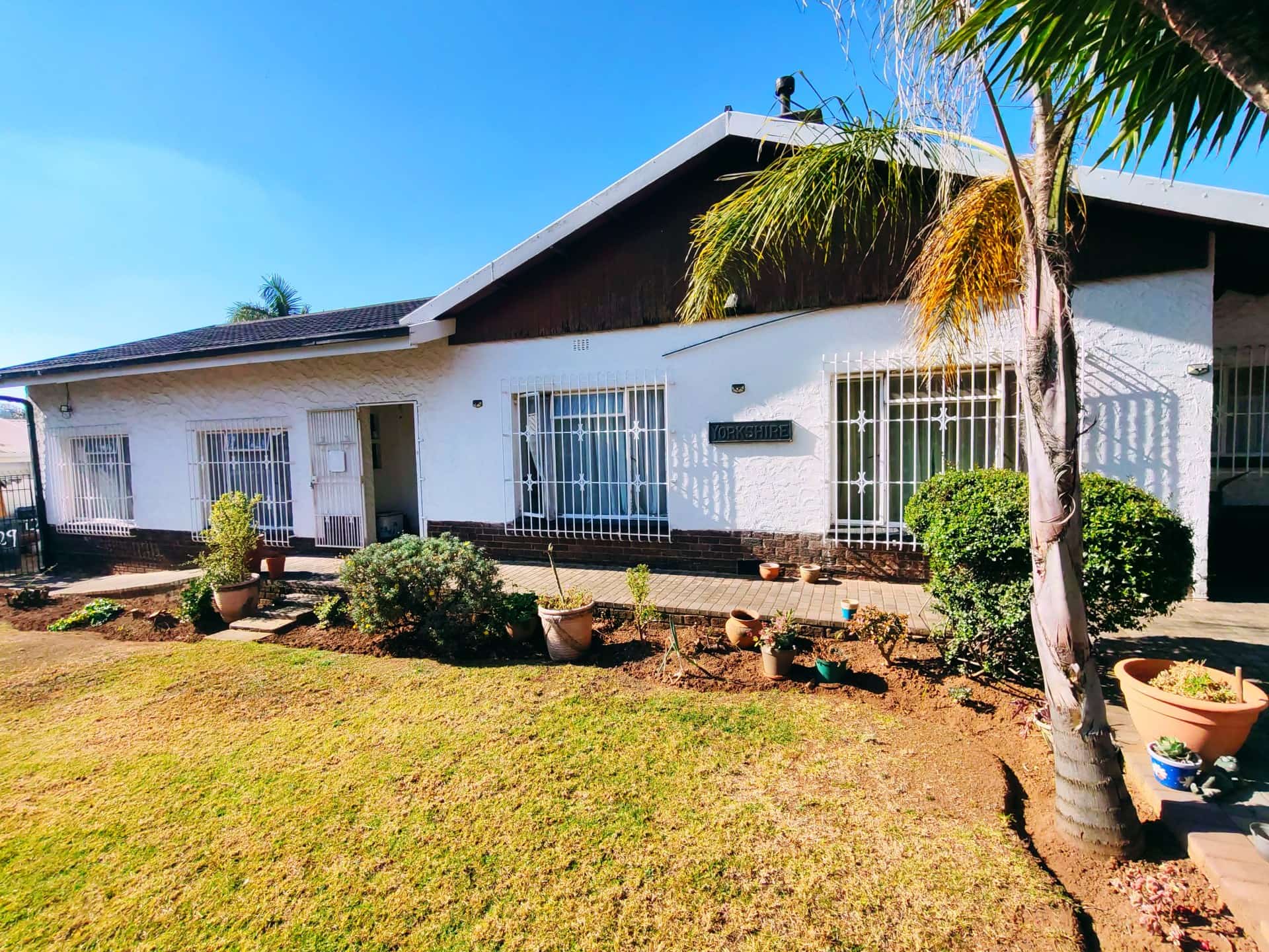 3 Bedroom Family Home with Granny Flat, Pool & Lapa in Edenvale