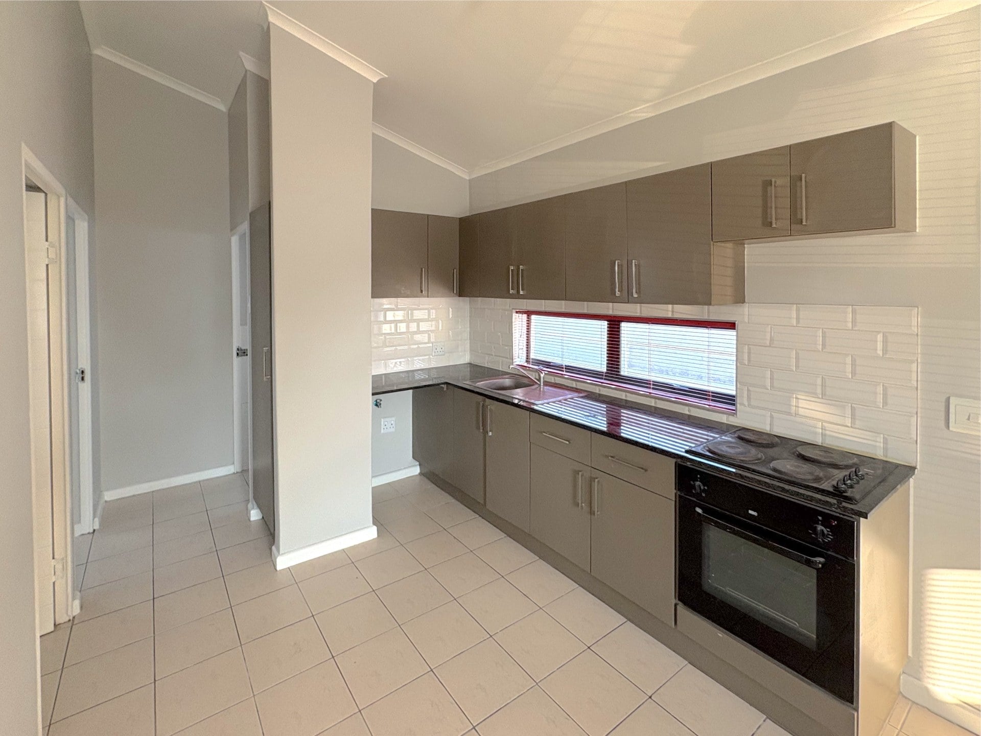 Charming 2-Bedroom Home in Bridgemead