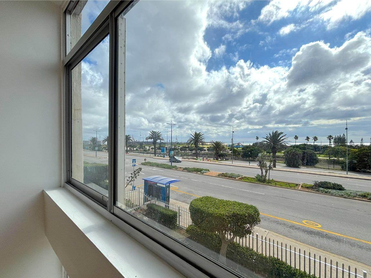 Modern Fully Furnished Apartment in The Beaches