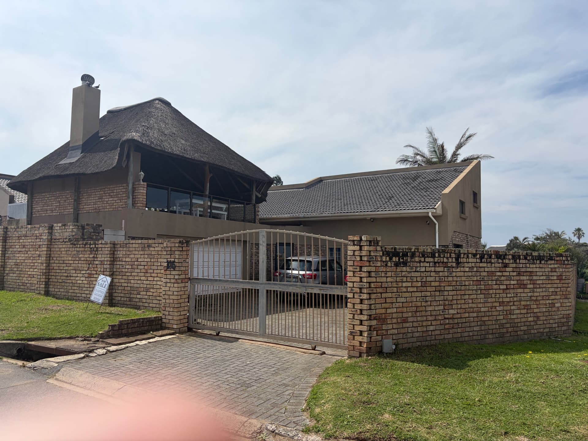 Stunning Family Home in Gonubie with 3 spacious flats and beautiful ocean view