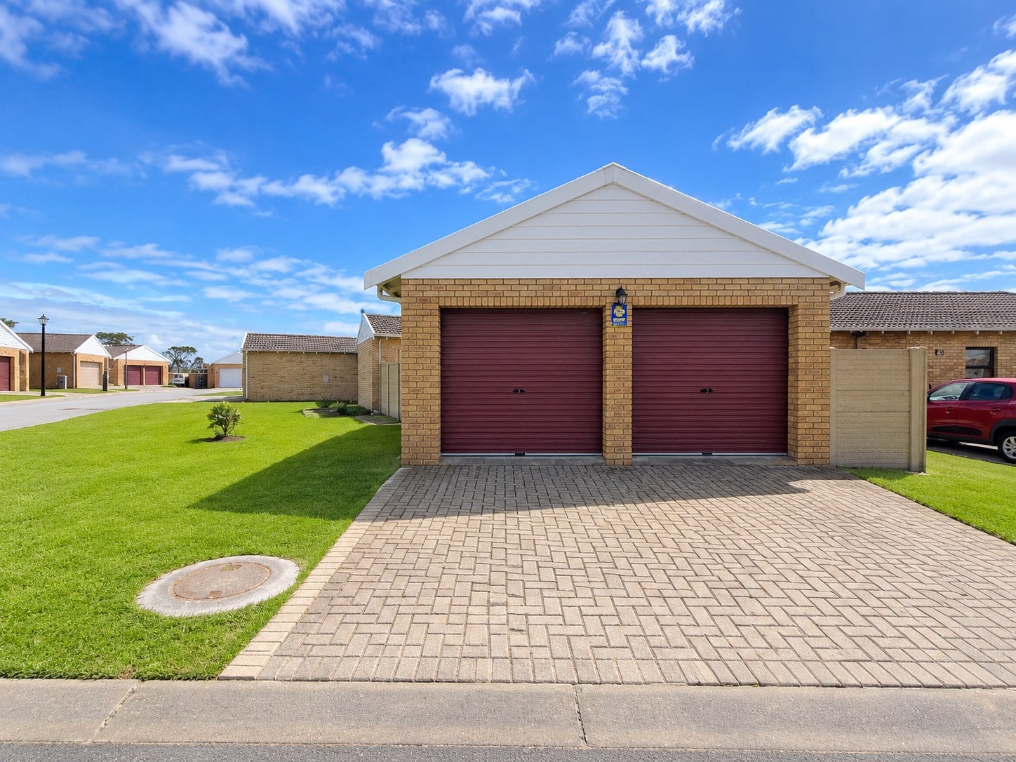 GREAT INVESTMENT OPPORTUNITY – 3 BEDROOM TOWNHOUSE WITH EXISTING TENANTS!