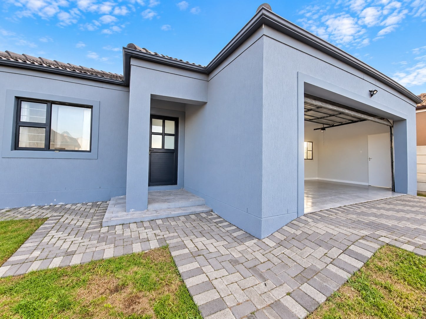 Spacious Three Bedroom Family Home With Two Bathrooms And Garage In Parsons Ridge