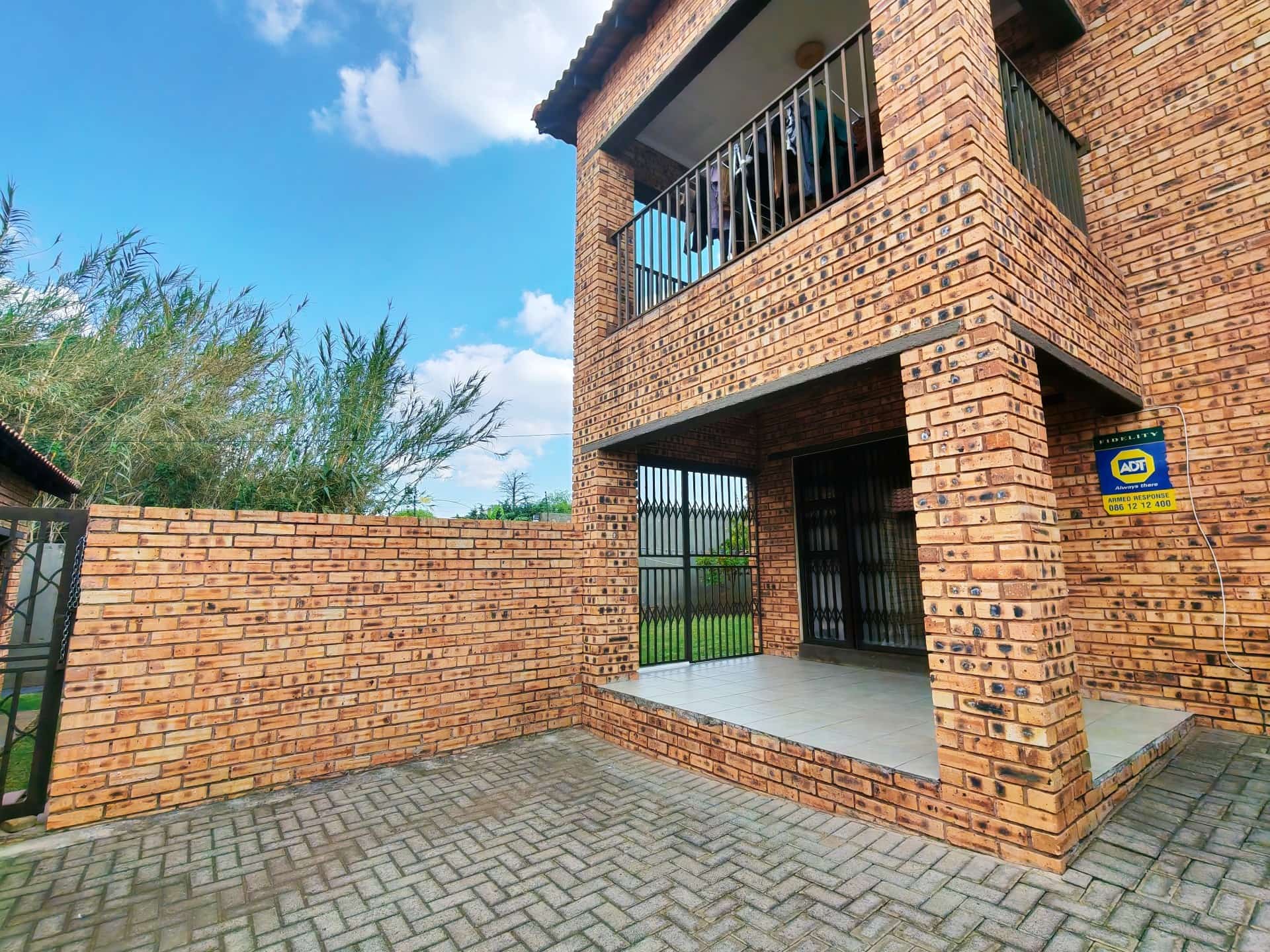 Spacious 2-Bedroom Ground Floor Unit with Large Garden in Hamberg, Roodepoort