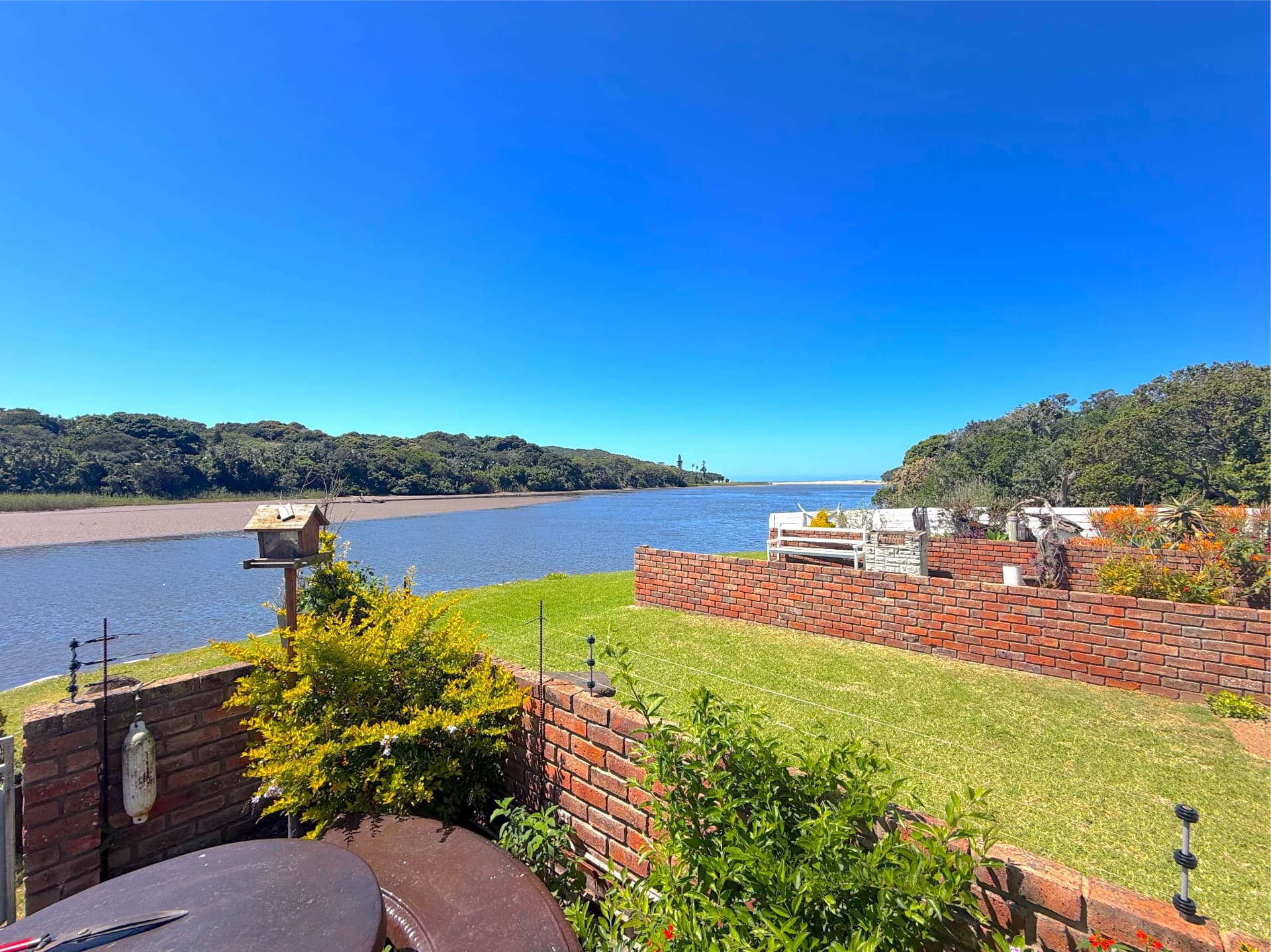 Stunning Riverside Townhouse in Bonza Bay