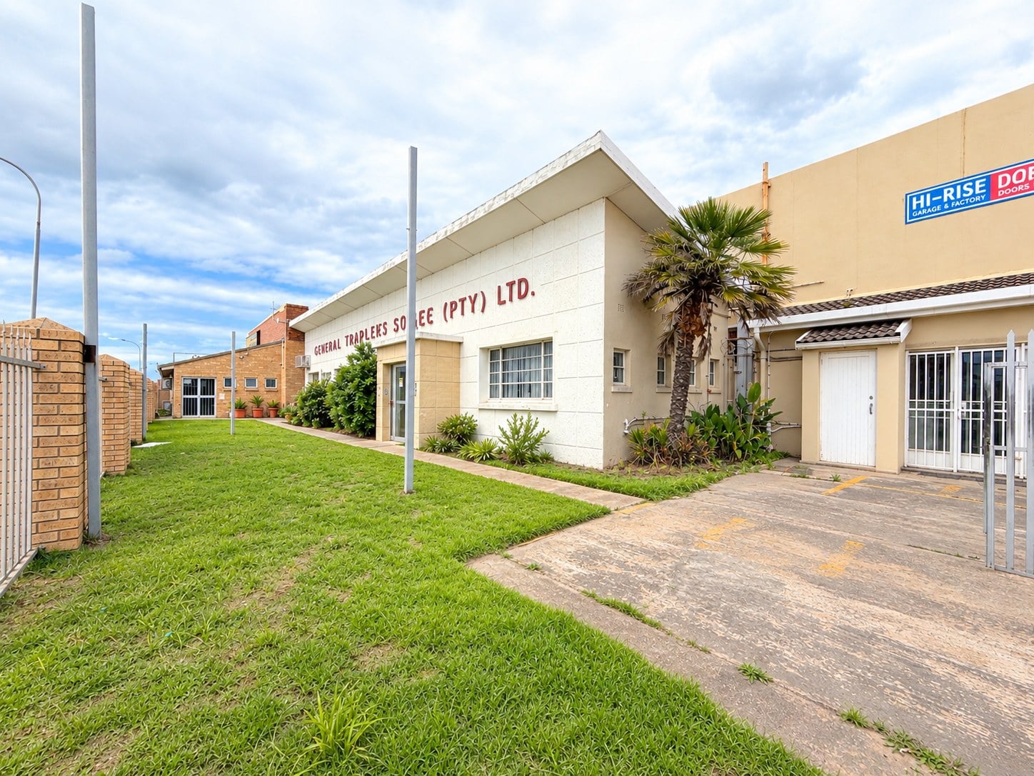 Spacious 900m² Industrial Warehouse – Ideal for Business and Distribution