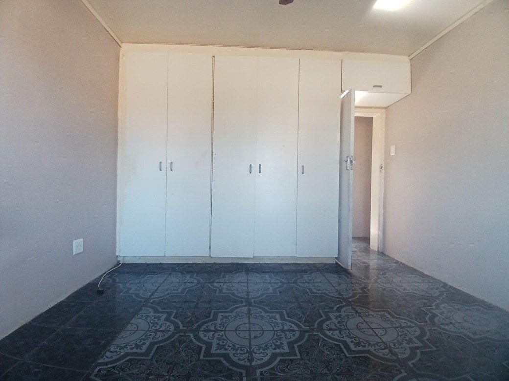 Property photograph 3