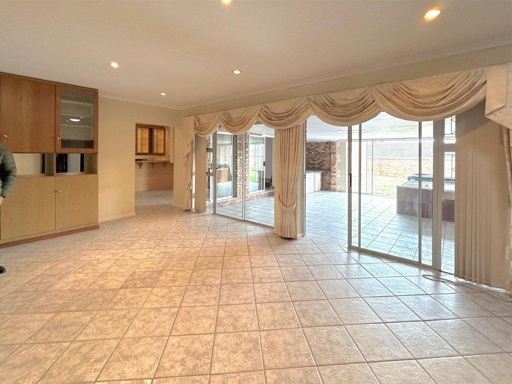 Property photograph 4