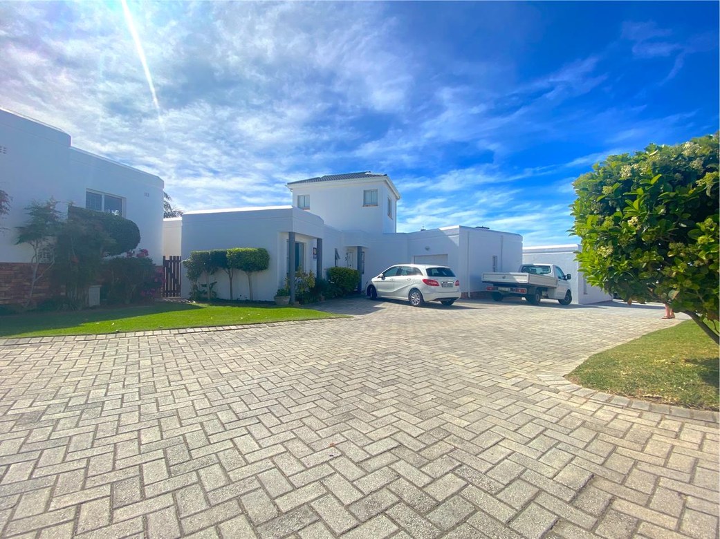 Property photograph 5