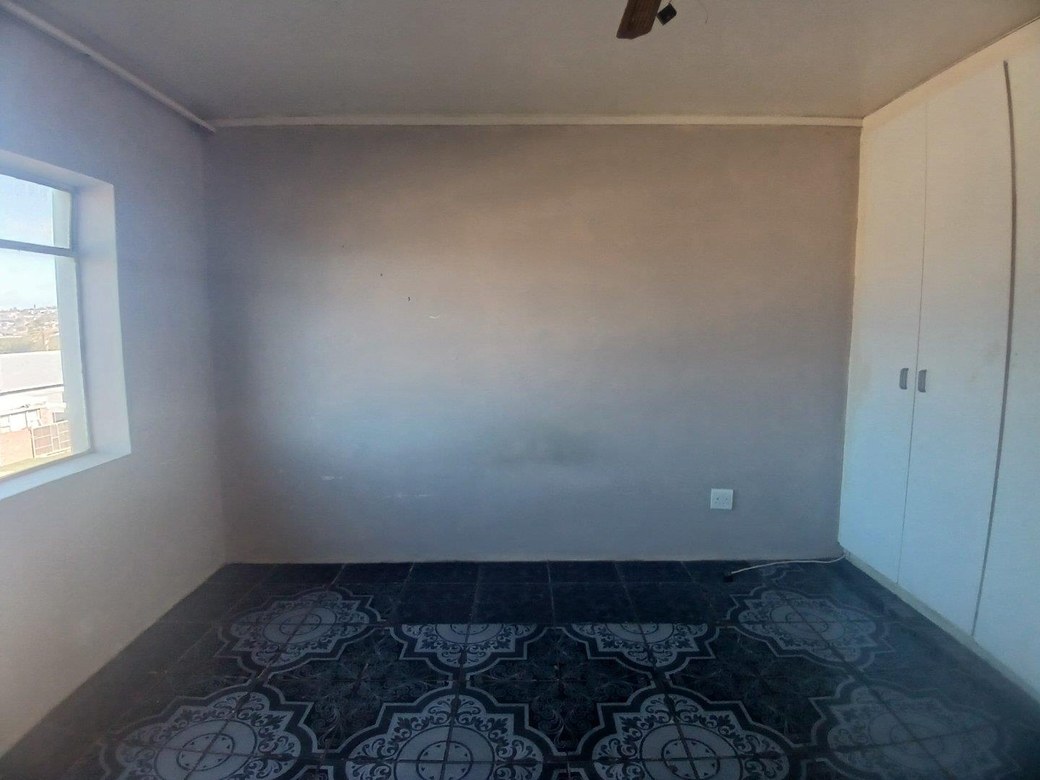 Property photograph 2
