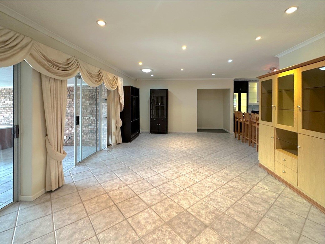 Property photograph 5