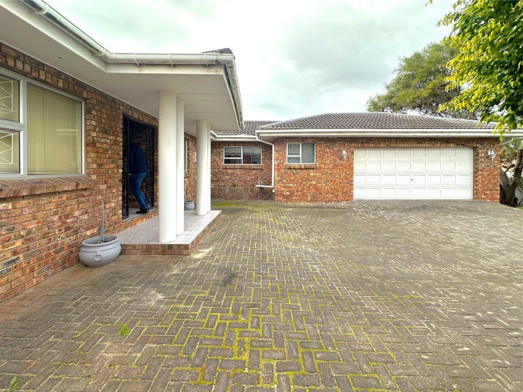Property photograph 2