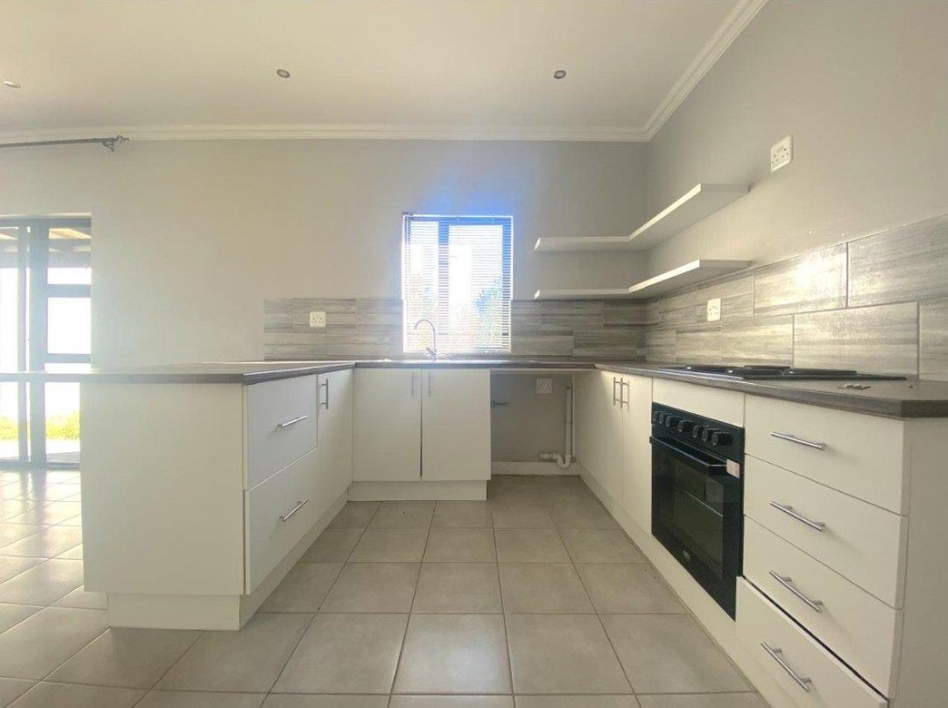 Property photograph 4
