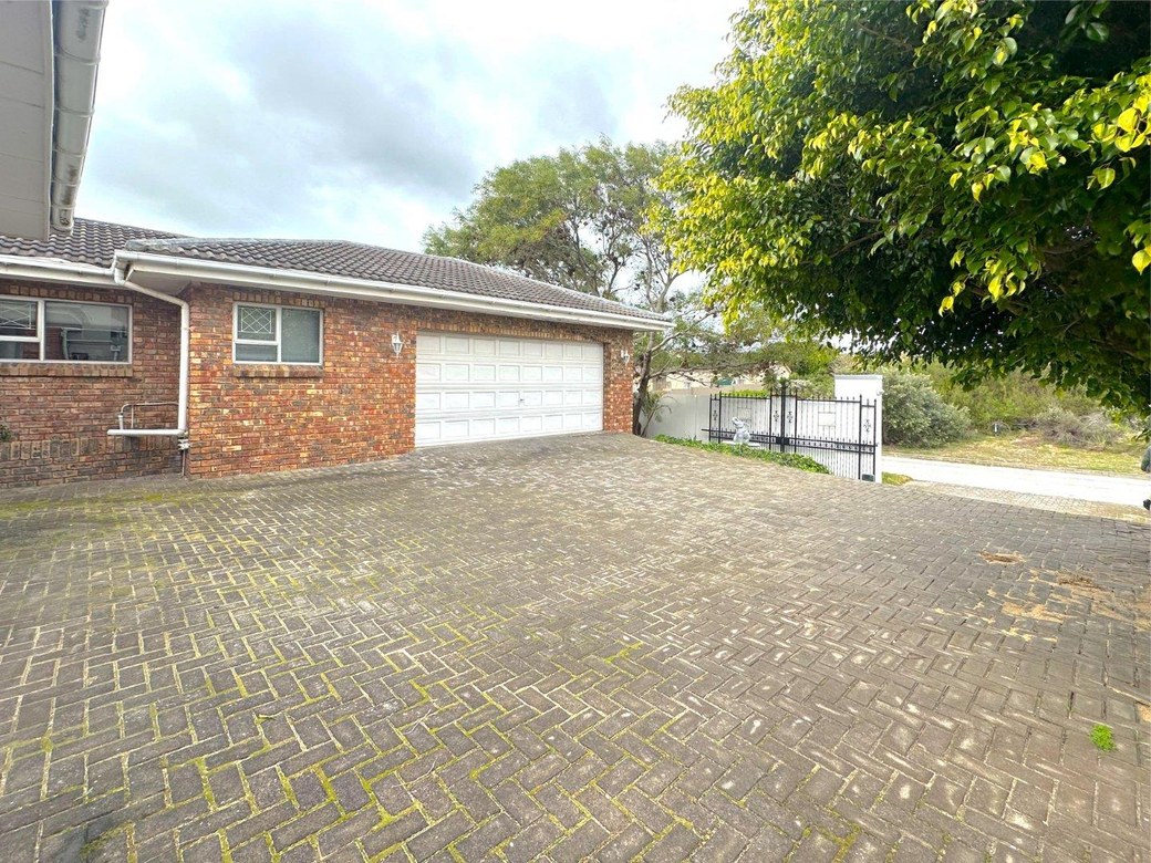 Property photograph 3