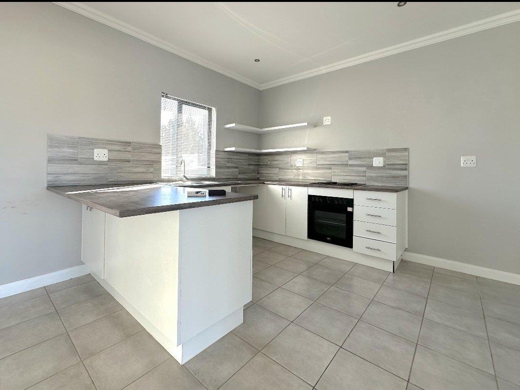 Property photograph 5