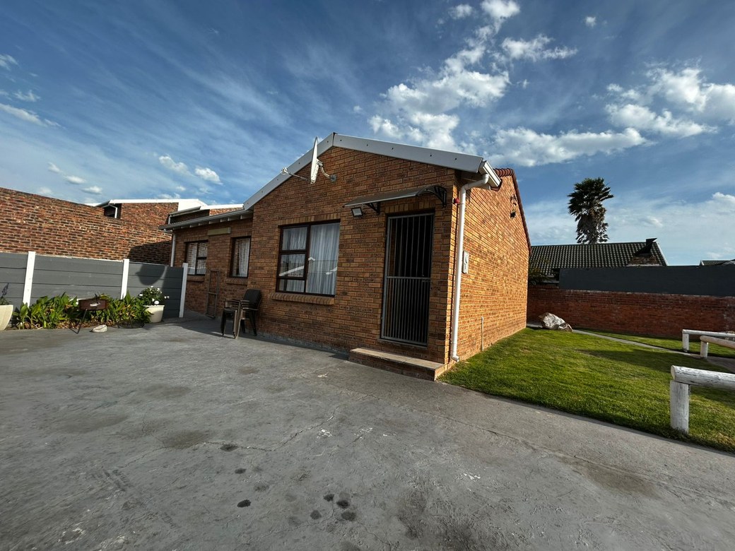 3 bedroom home for SALE in Bridgemead