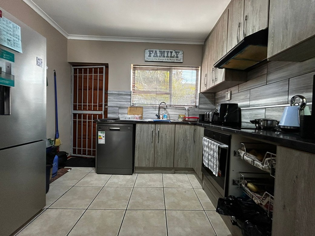 Property photograph 5