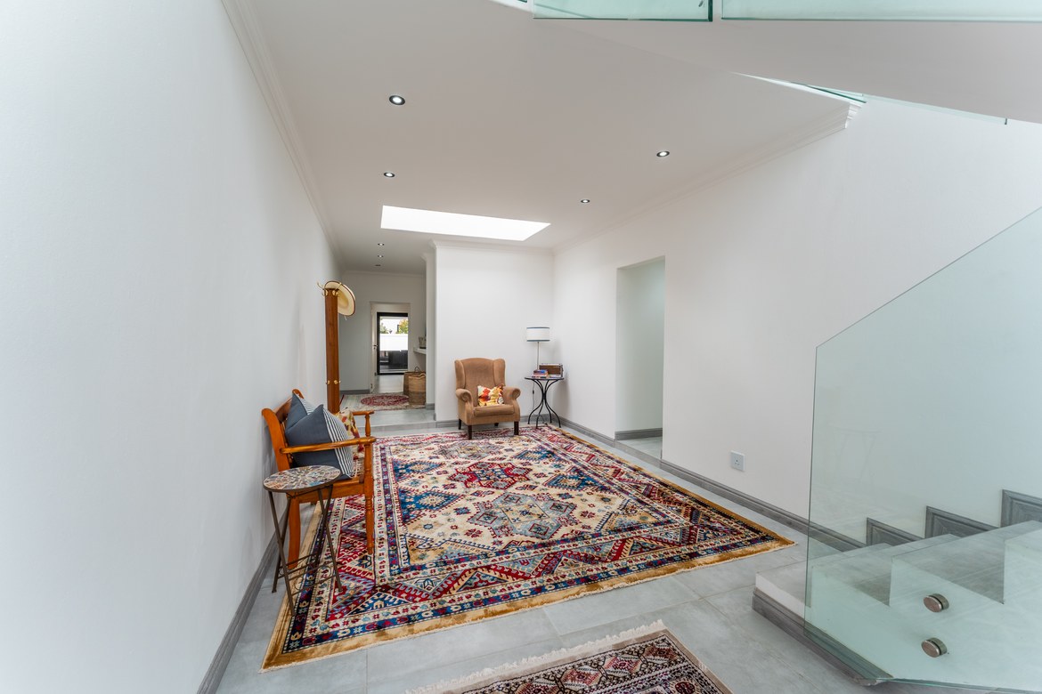 Property photograph 4