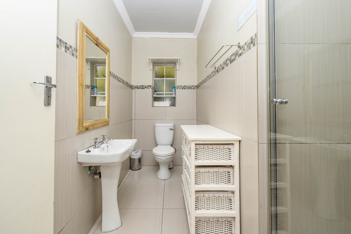 Property photograph 5