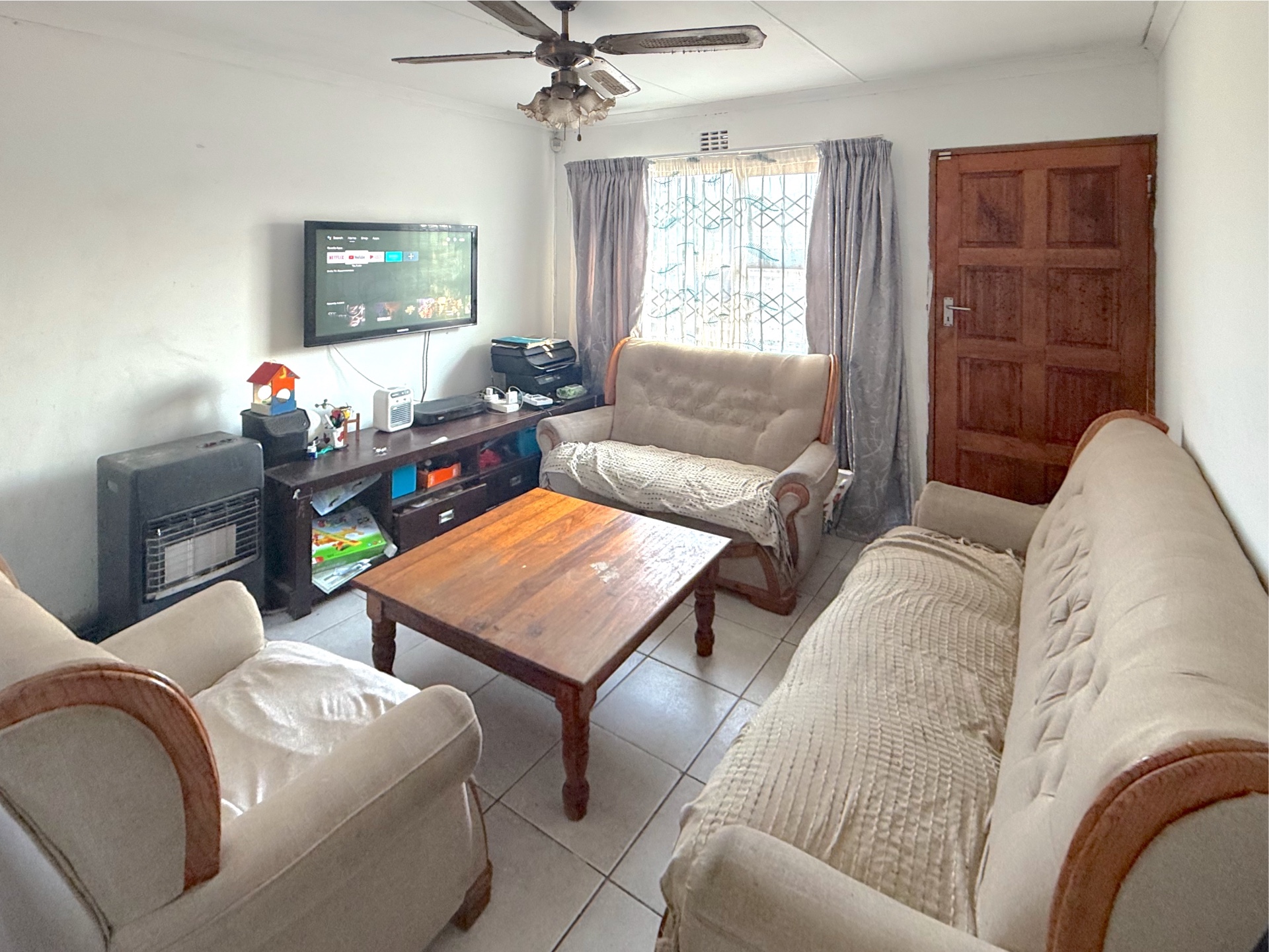 Property photograph 3