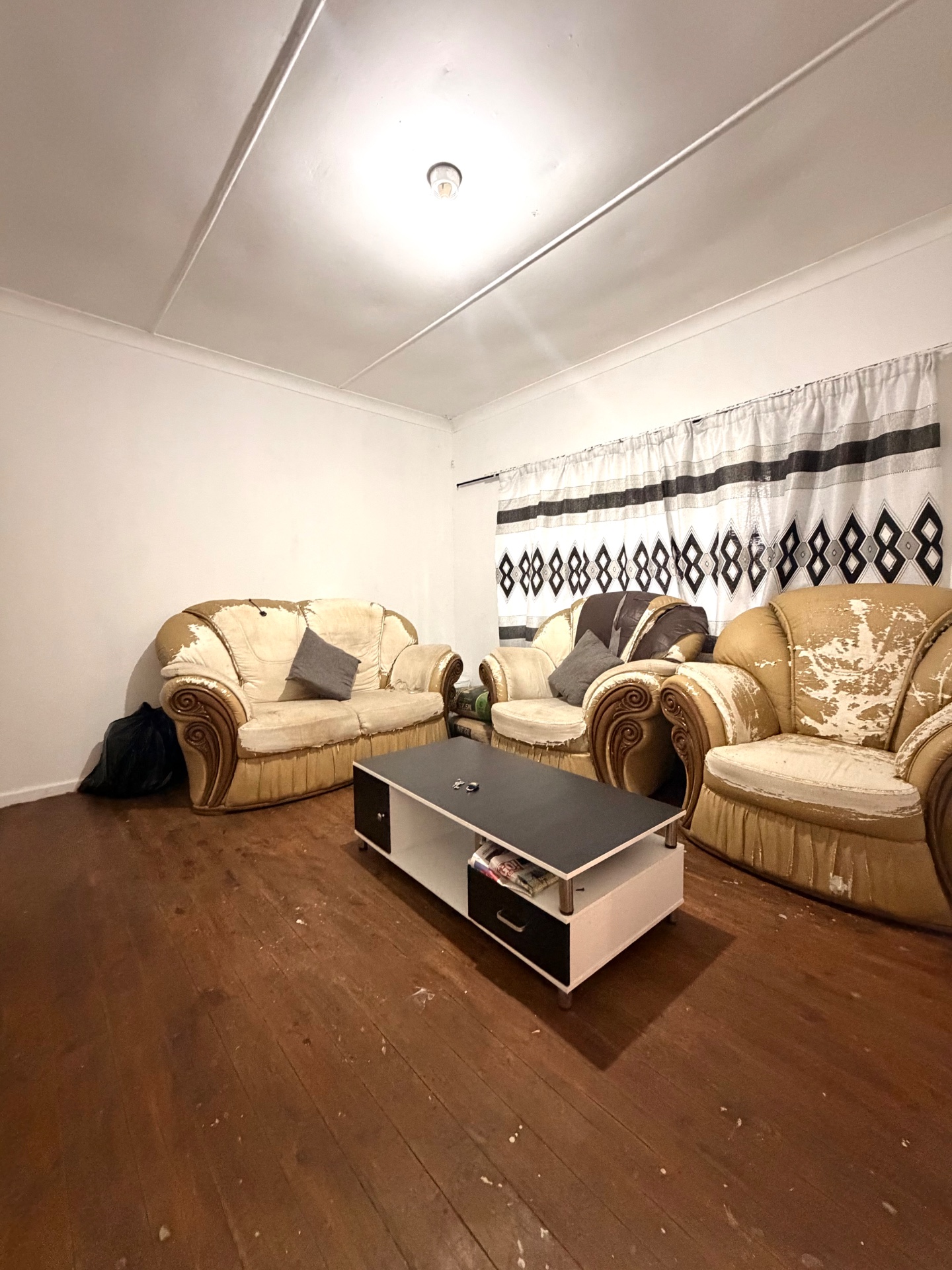 Property photograph 5