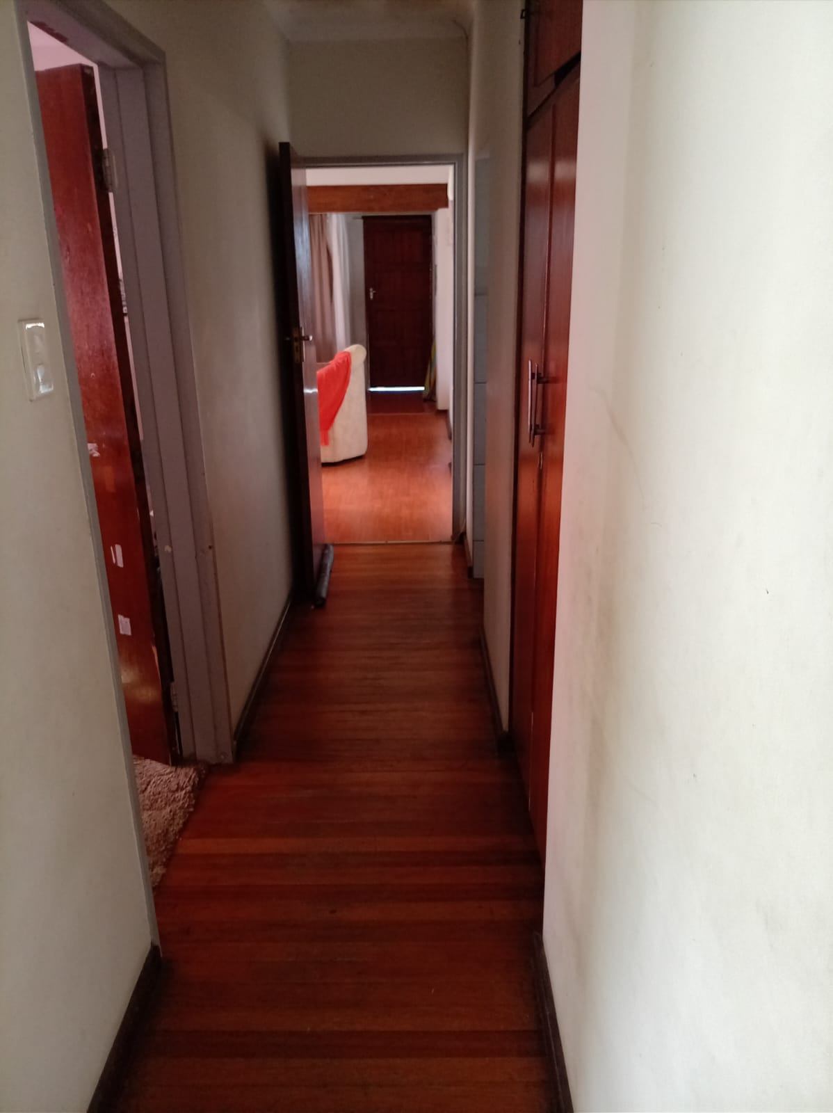 Property photograph 5