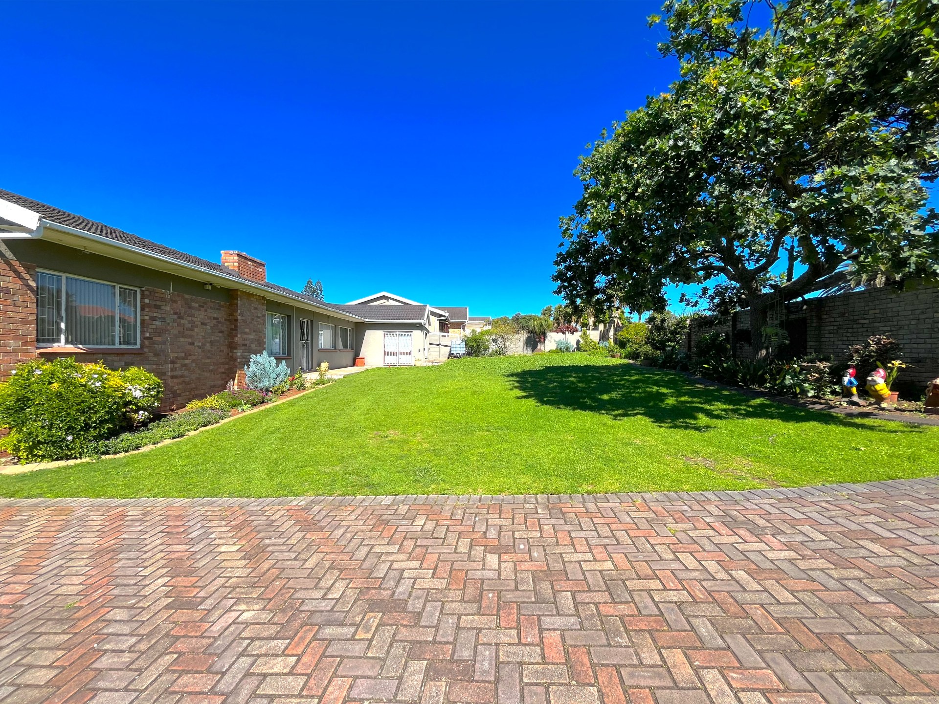 Property photograph 3