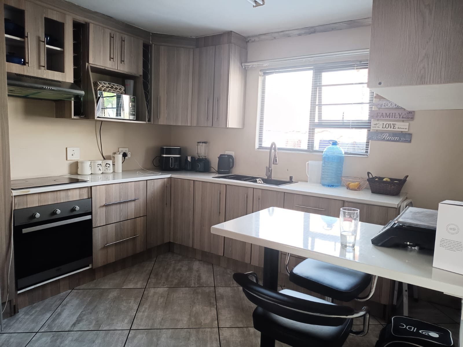 Property photograph 5