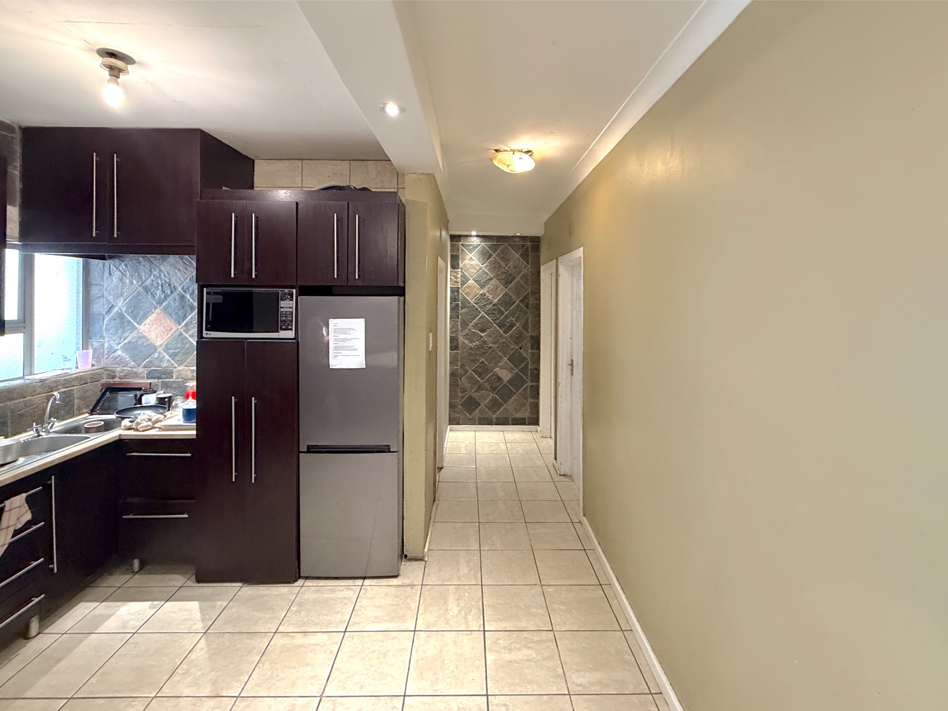 Property photograph 5