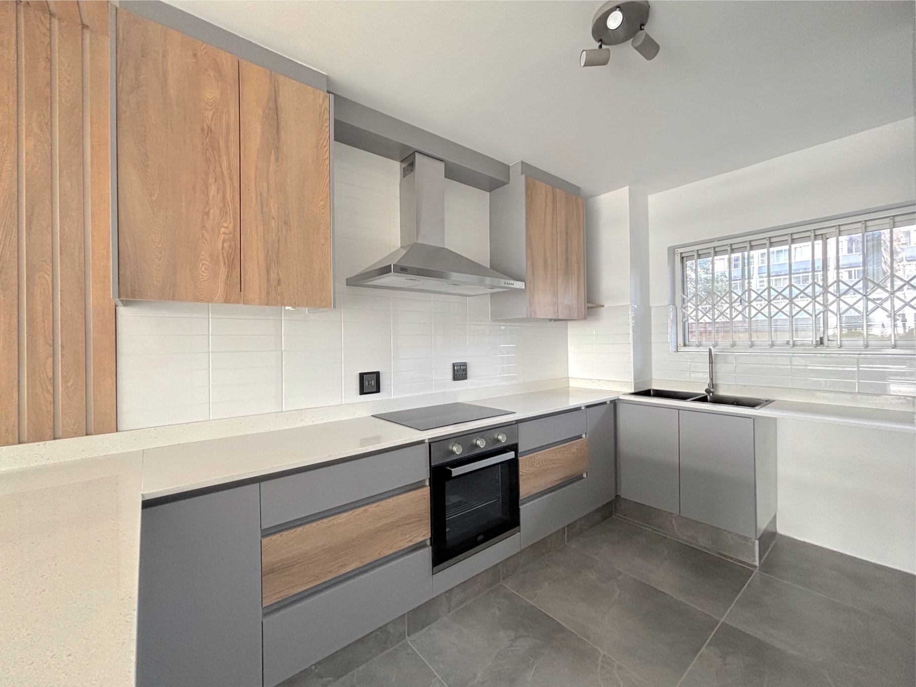Property photograph 5