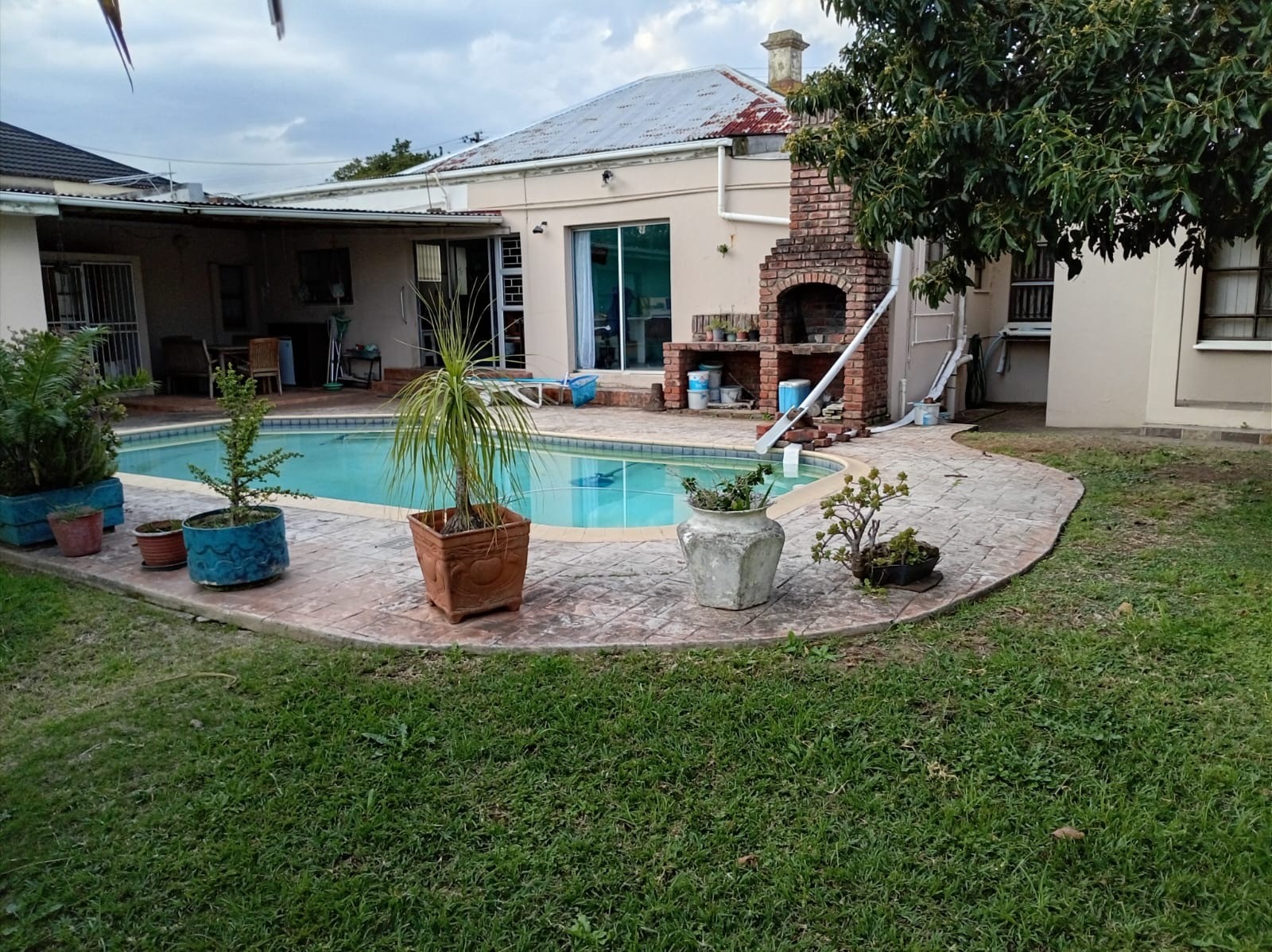 Spacious 5 Bed 3 Bath Family Home With Double Garage In Cambridge