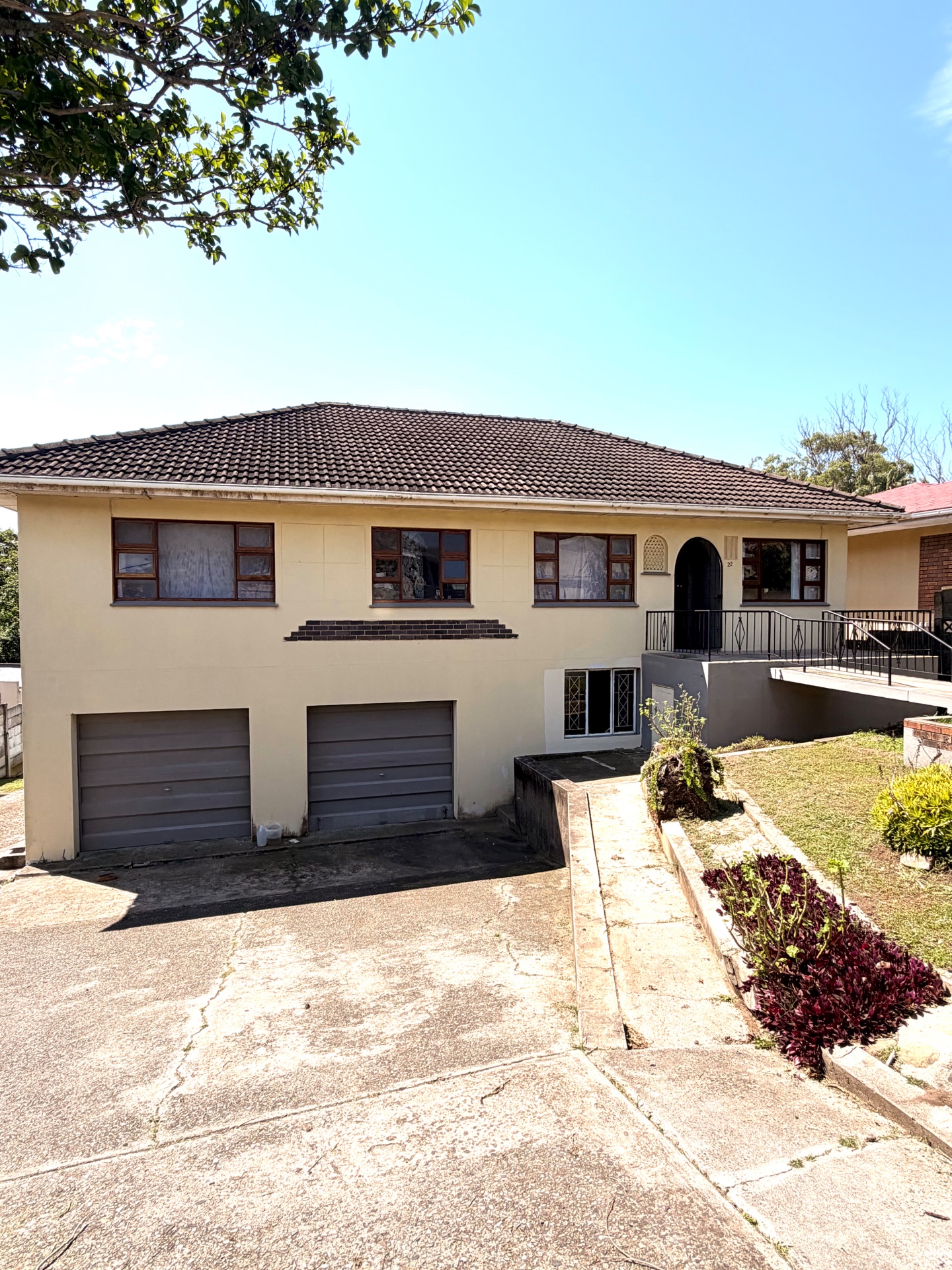 Spacious Three Bedroom Home With Two Bathrooms And Double Garage In Greenfields