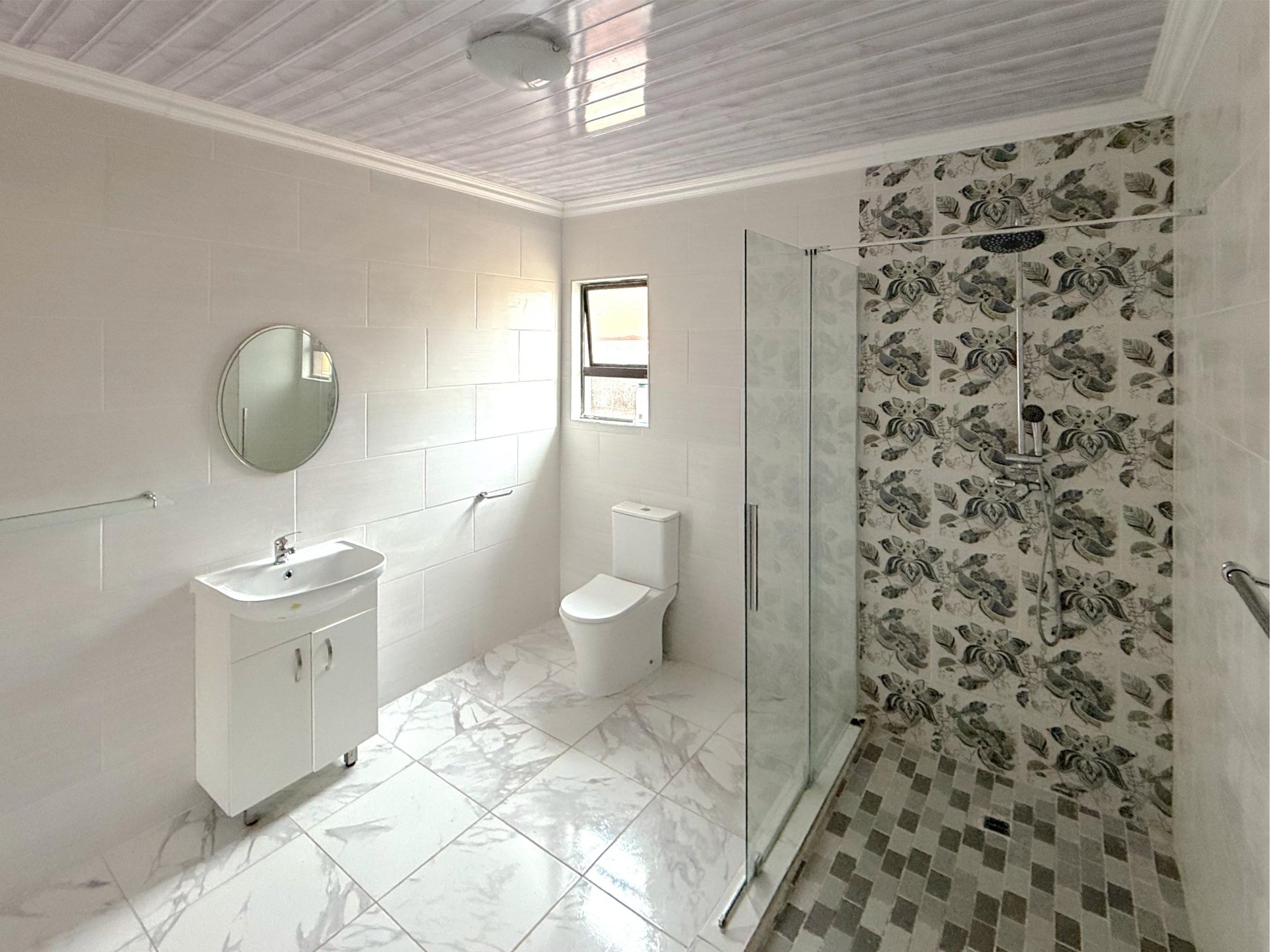 Property photograph 2