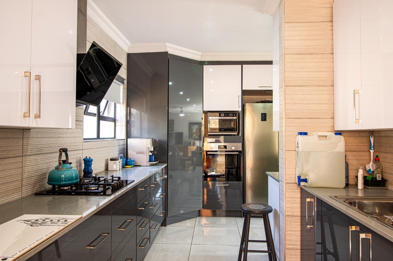 Property photograph 3