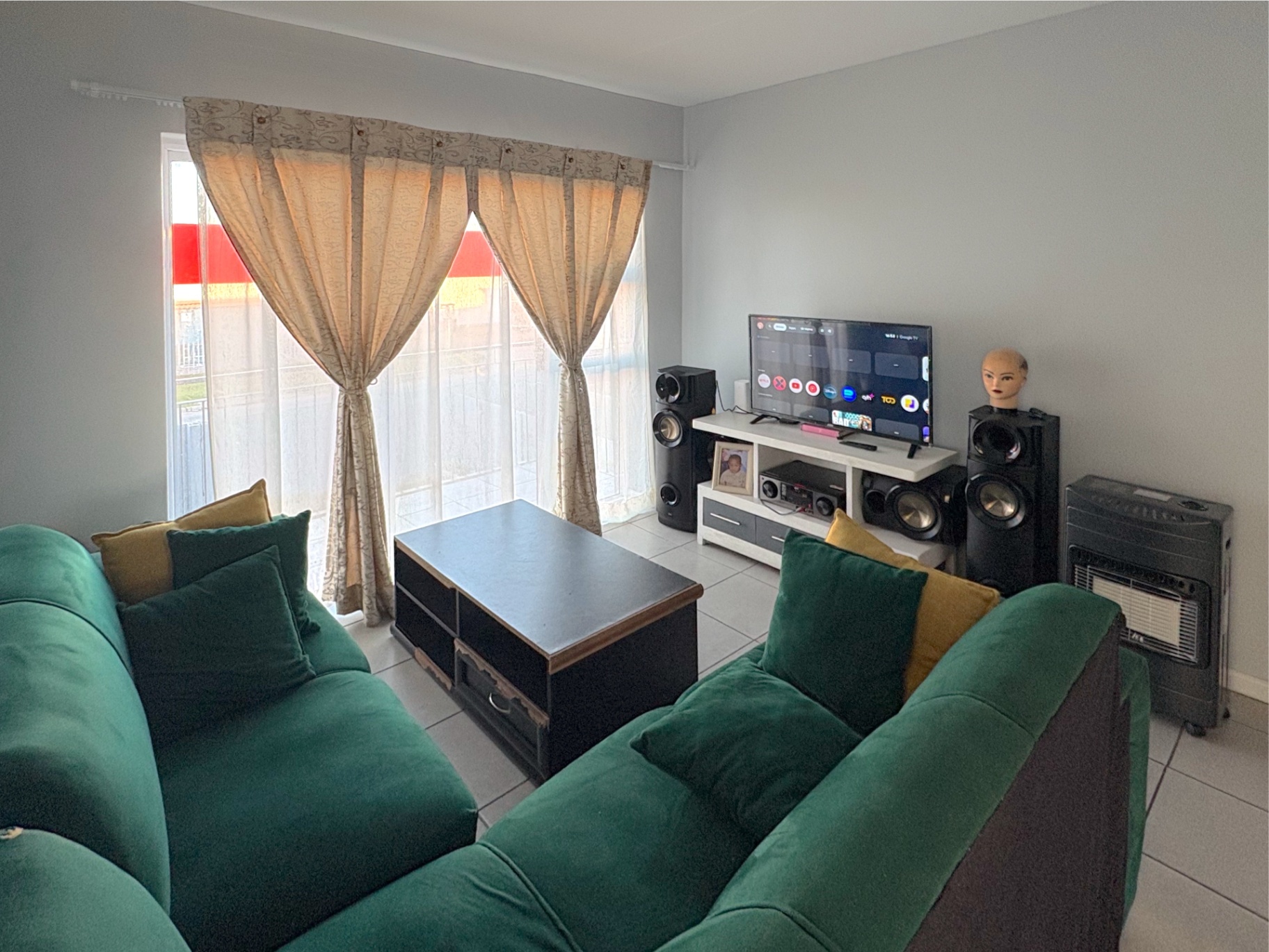Property photograph 2