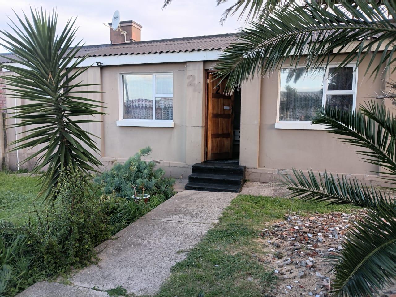 Spacious Family Living with the Added Bonus of a Flatlet – Cradock Place, Algoa Park