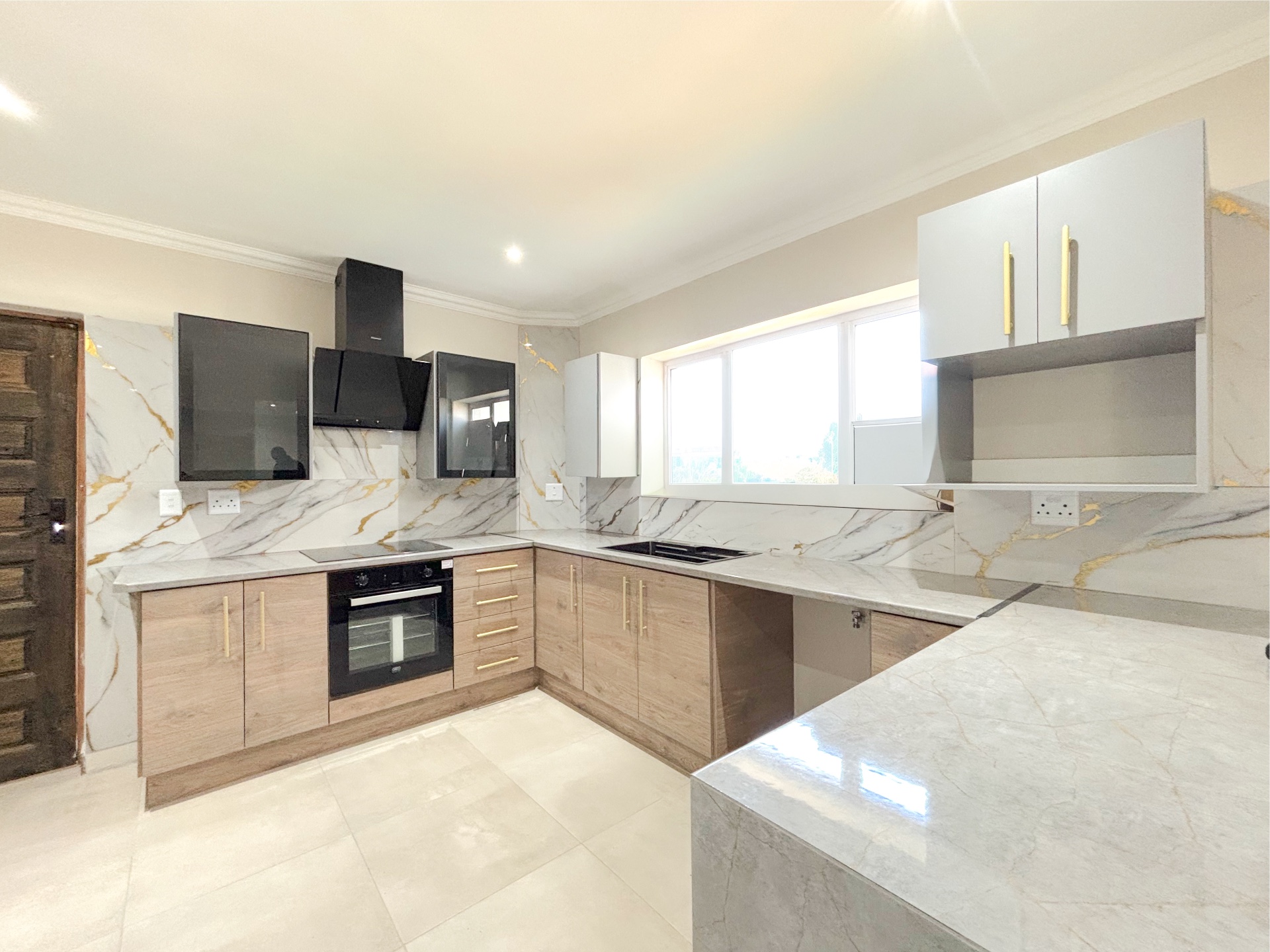 Property photograph 3