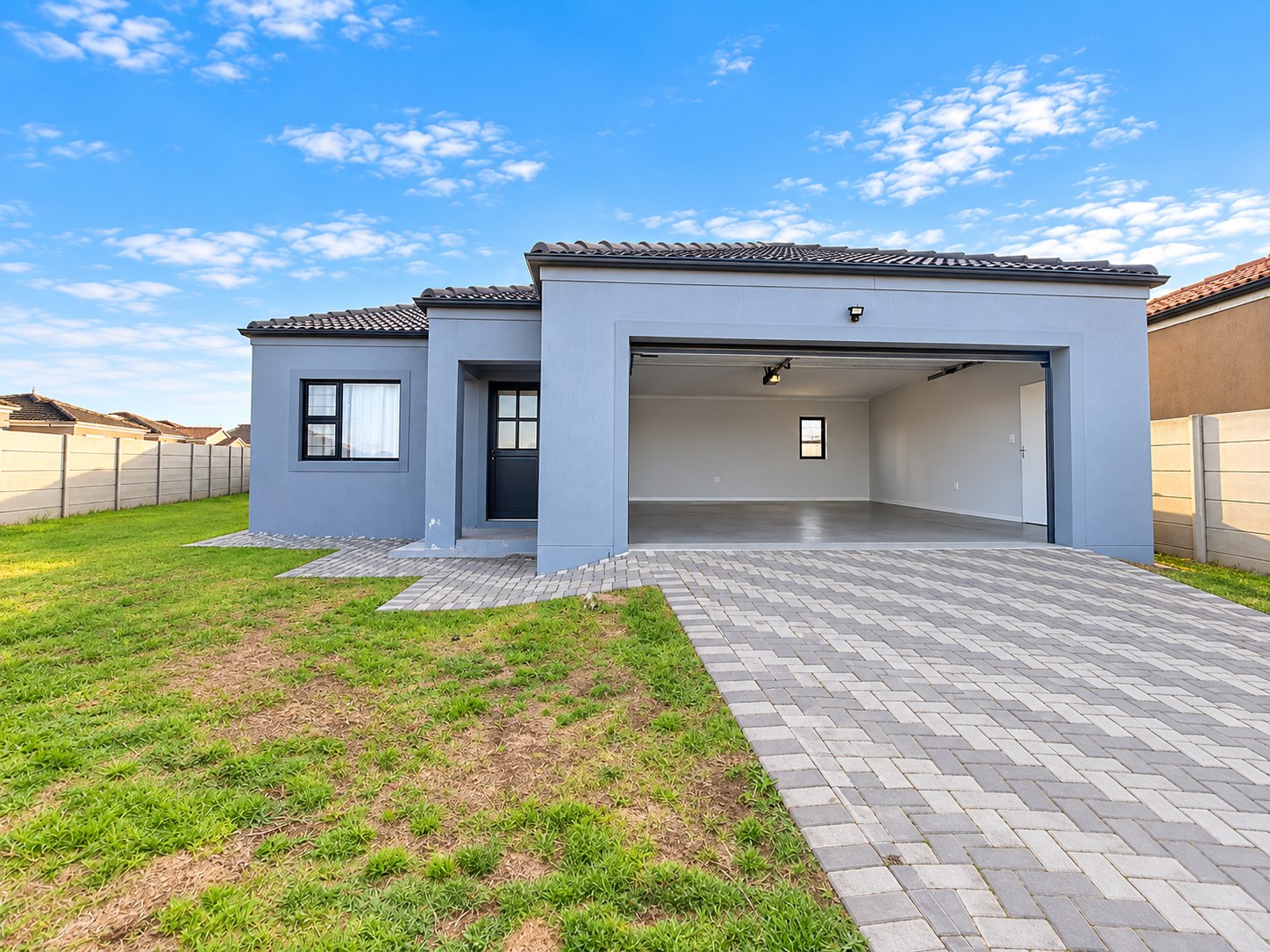 Property photograph 3