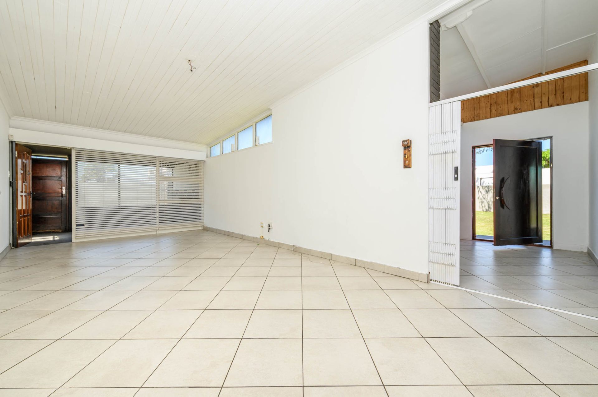Property photograph 5